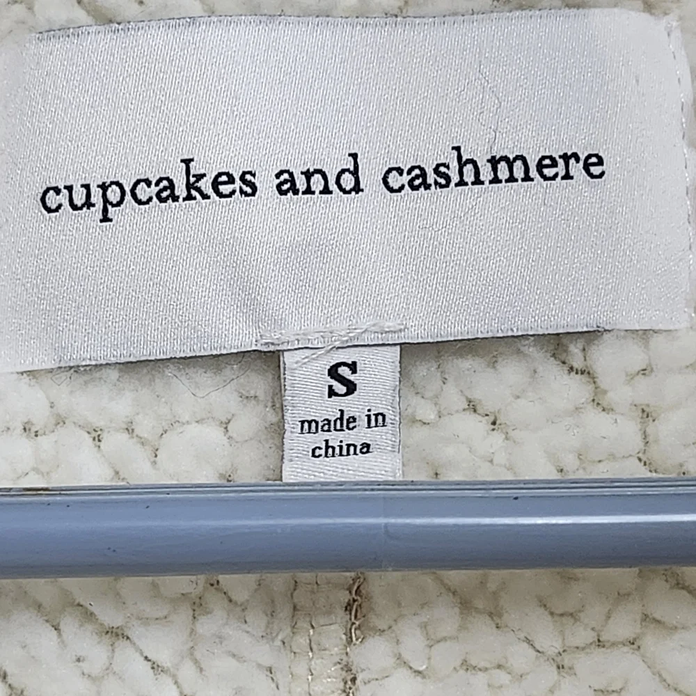 cupcakes & cashmere Cream Teddy Jacket - Picture 2 of 5